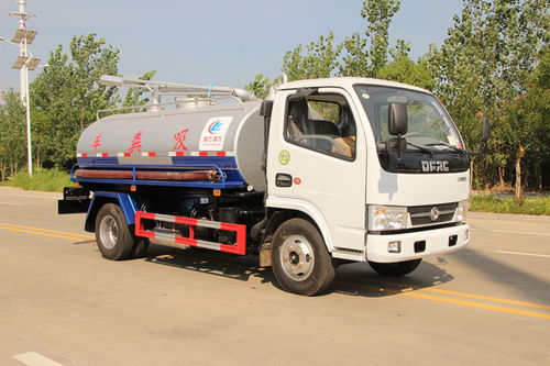 多功能環(huán)衛(wèi)利器——東風(fēng)清洗吸污車吸糞車